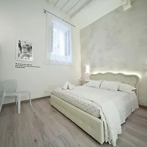 https://whitehouse.it-tuscanyhotel.com